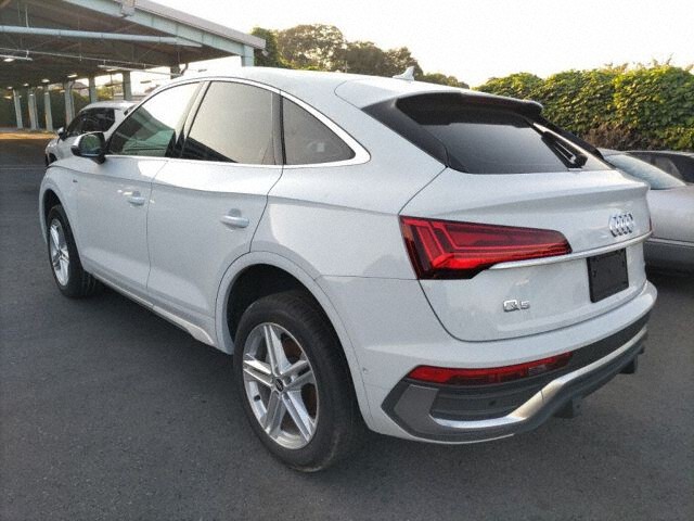 2022 Audi Q5 Sportback 40TDIクワトロSライン 4WD auction photo 2