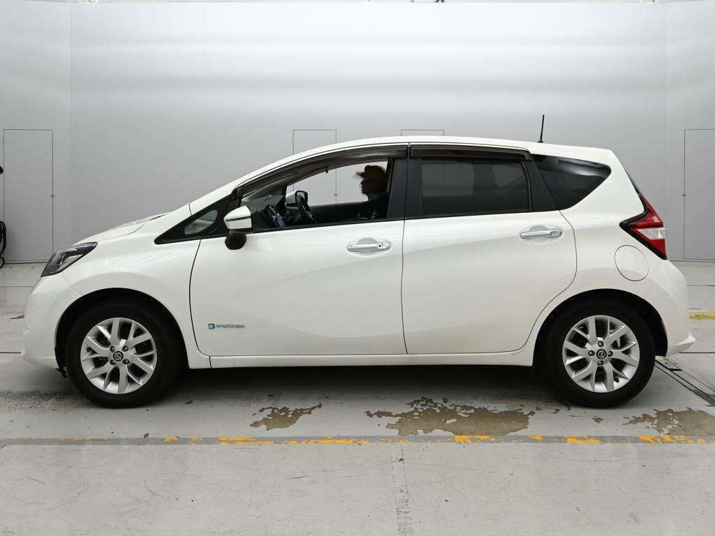 2019 Nissan Note e-パワー X auction photo 4