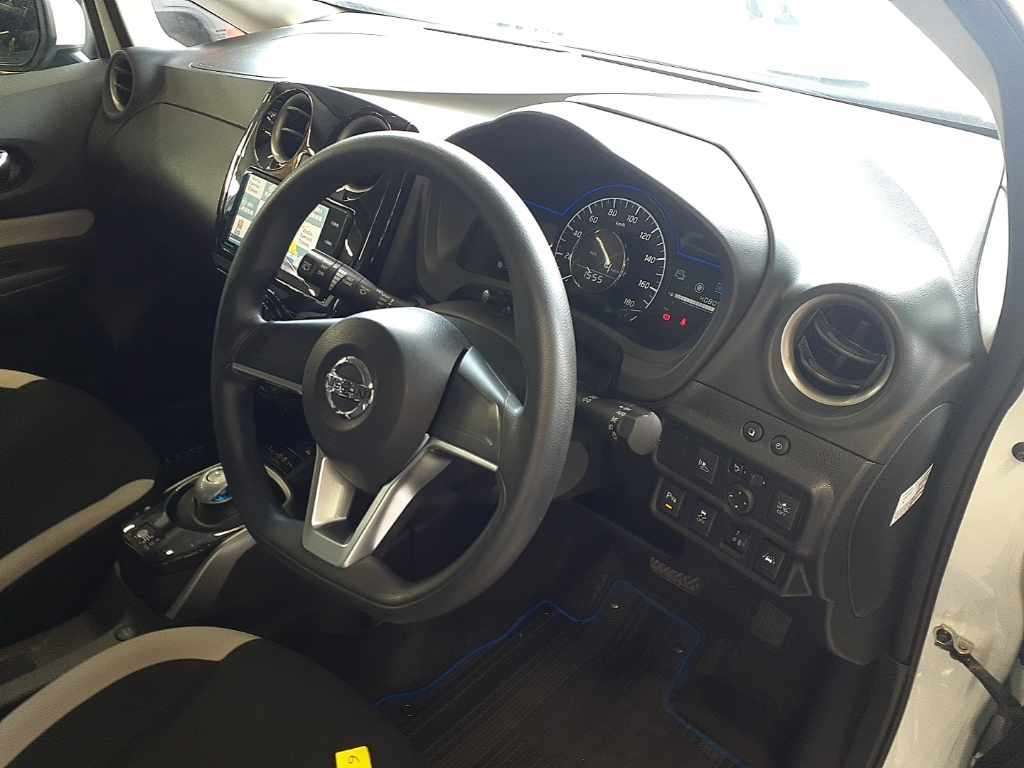 2019 Nissan Note e-パワー X auction photo 9