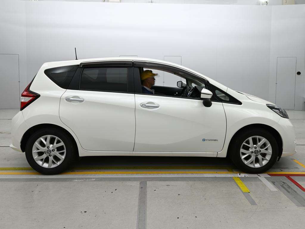 2019 Nissan Note e-パワー X auction photo 3