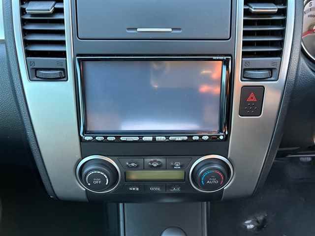 2010 Nissan ティーダ 15M auction photo 6
