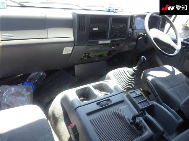 2013 Isuzu Forward 3.1t auction photo 3