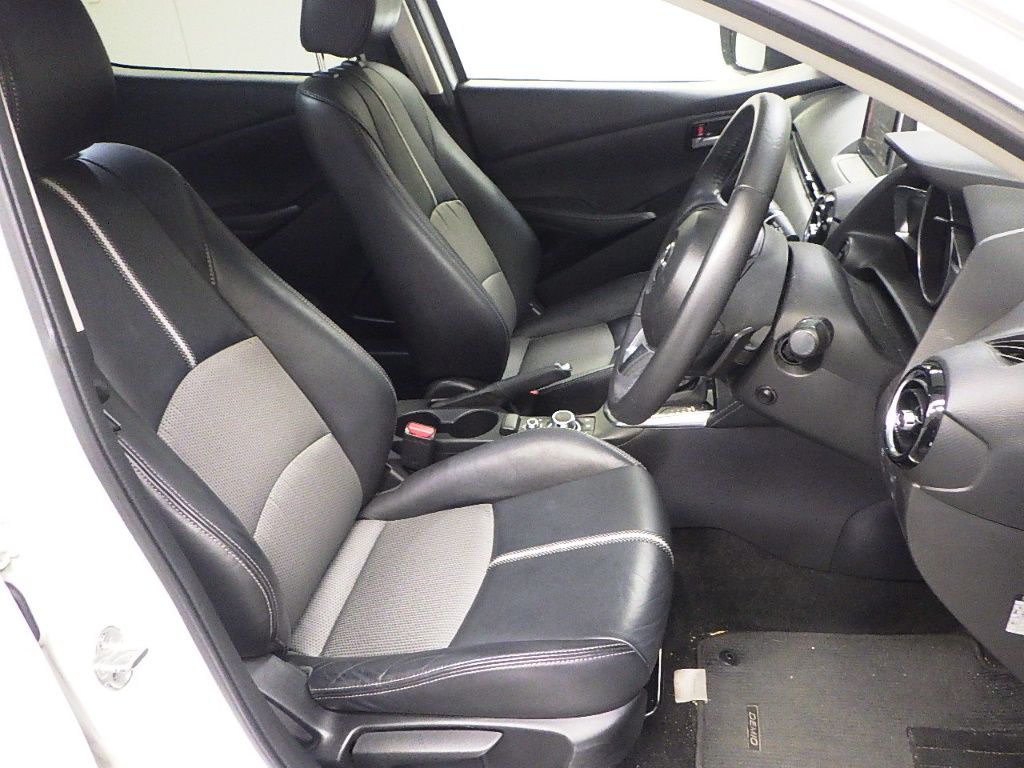 2016 Mazda Demio ブラックレザーリミテッド auction photo 6