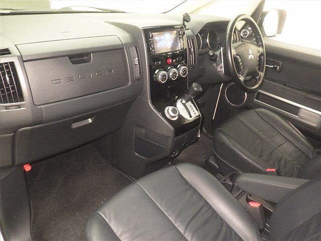 2017 Mitsubishi Delica D:5 4WD Dプレミアム 7ニン auction photo 4