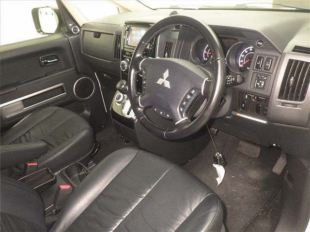 2017 Mitsubishi Delica D:5 4WD Dプレミアム 7ニン auction photo 3