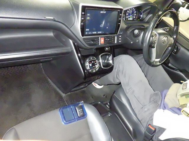 2020 Toyota Noah HV SI WXB 3 auction photo 3