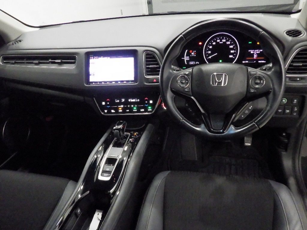 2018 Honda Vezel Hybrid Z Honda Sensing auction photo 3