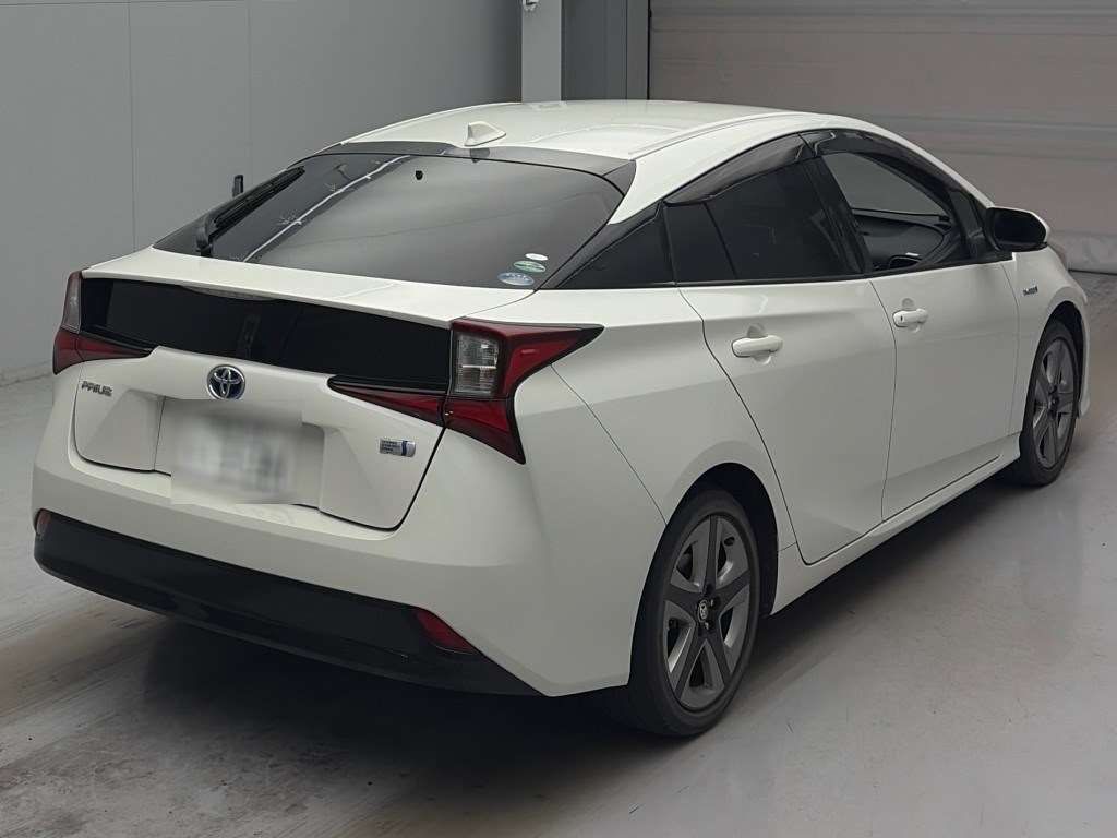 2019 Toyota Prius S Touring Selection auction photo 2
