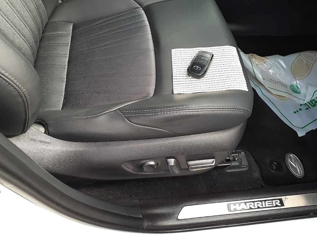 2023 Toyota Harrier G auction photo 10