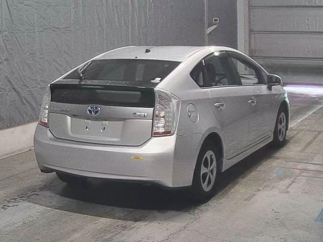 2013 Toyota Prius PHEV S auction photo 2