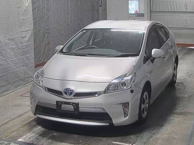 2013 Toyota Prius PHEV S Japan auction vehicle