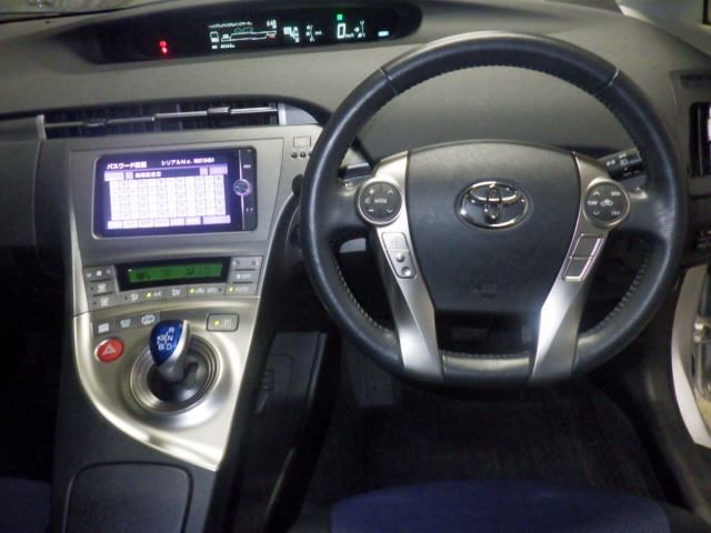 2013 Toyota Prius PHEV S auction photo 4