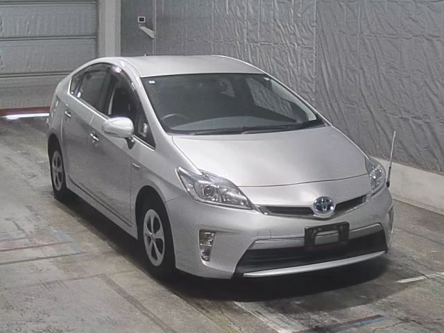 2013 Toyota Prius PHEV S auction photo 6