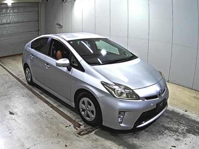 2014 Toyota Prius S Japan auction vehicle