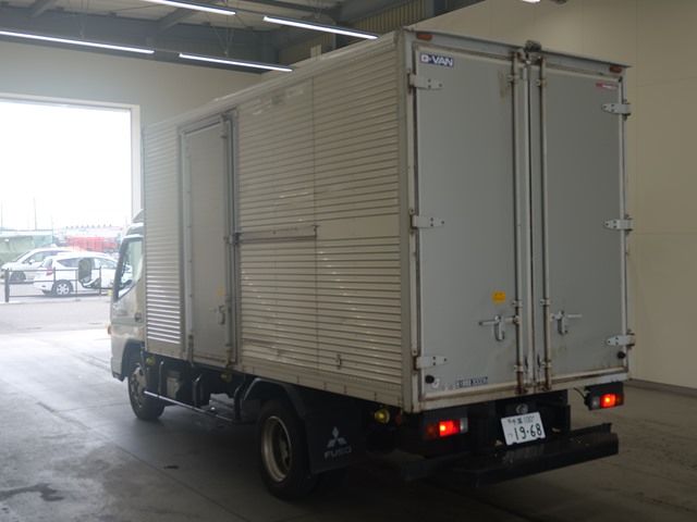 2019 Mitsubishi Fuso Canter Aluminum van auction photo 2