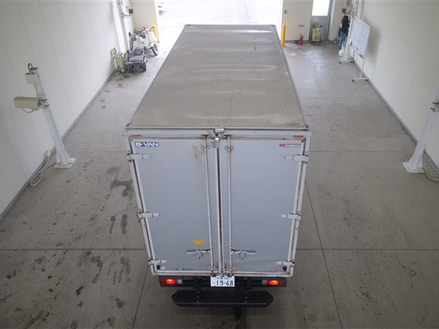 2019 Mitsubishi Fuso Canter Aluminum van auction photo 3