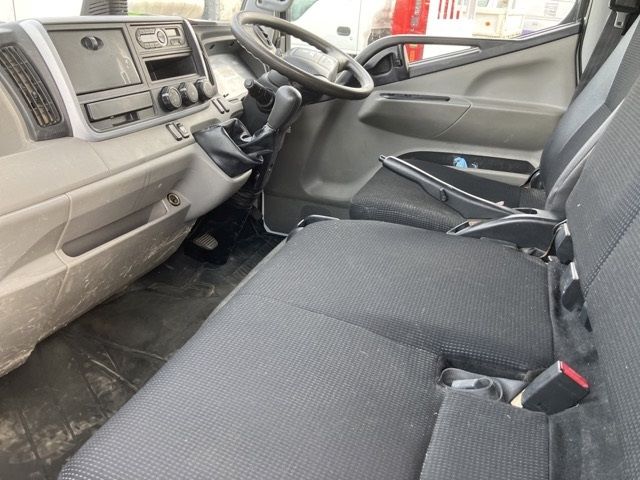 2019 Mitsubishi Fuso Canter Aluminum van auction photo 5