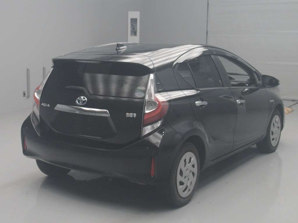 2018 Toyota Aqua Sスタイルブラック auction photo 2