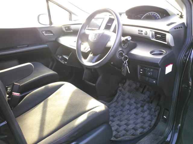 2011 Honda Freed 4WD FLEXエアロ auction photo 3