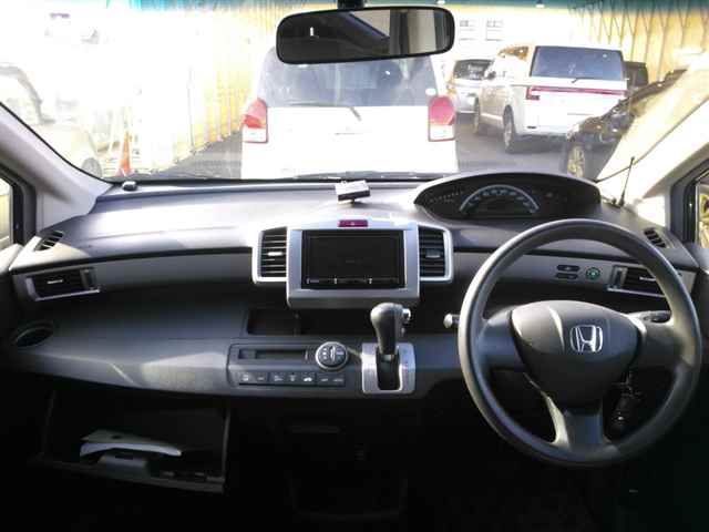 2011 Honda Freed 4WD FLEXエアロ auction photo 8
