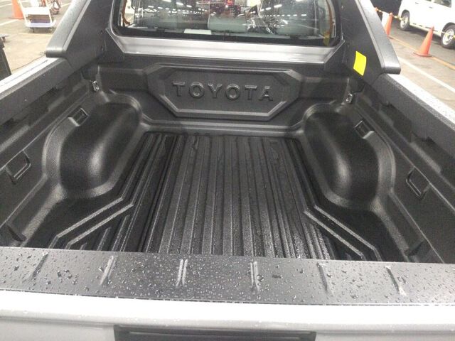 2026 Toyota Hilux Zアドベンチャー 4WD auction photo 3