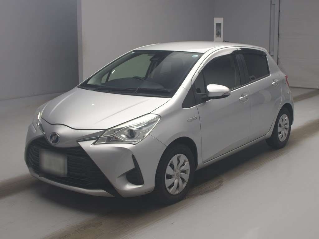 2019 Toyota Vitz ハイブリッドF Japan auction vehicle