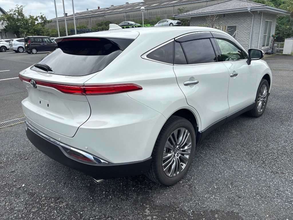 2021 Toyota Harrier Z auction photo 2