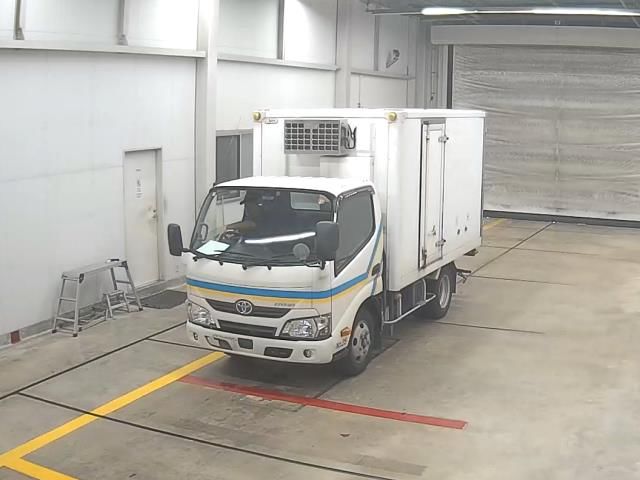 Japan Auction Vehicles 10 2019 Toyota Dyna Refrigerated and frozen trucks auction photo