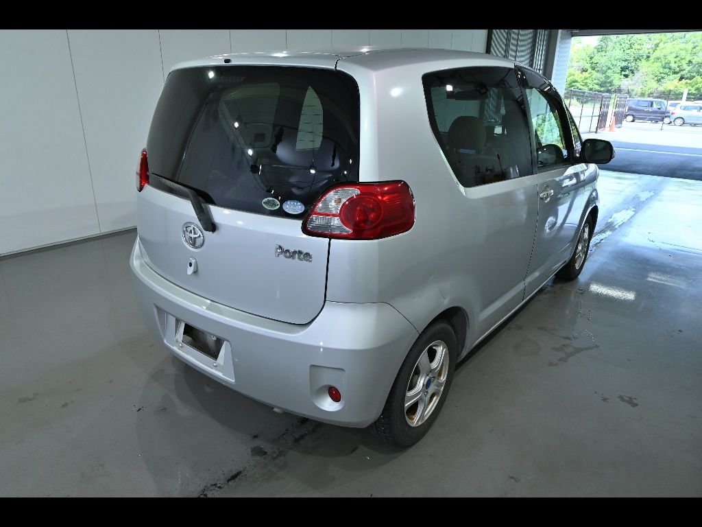 2010 Toyota Porte 130i C Package HID Selection auction photo 2
