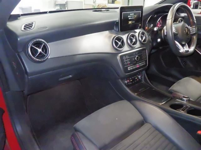 2017 Mercedes-Benz CLA 180 SP Radar Safety Package auction photo 2