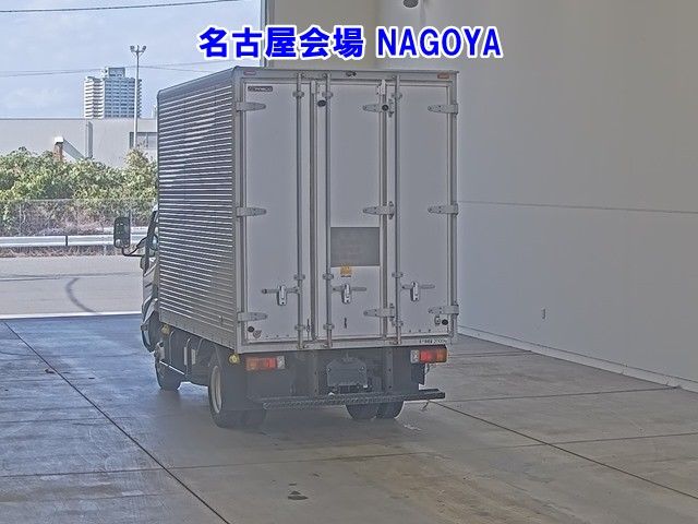 2021 Hino Dutro Aluminum van auction photo 2