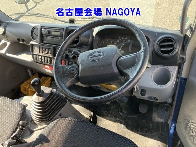 2021 Hino Dutro Aluminum van auction photo 4