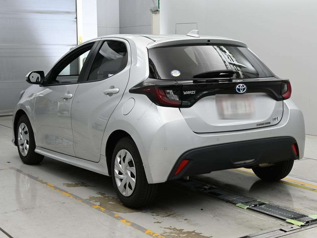 2021 Toyota Yaris ハイブリッドX auction photo 6