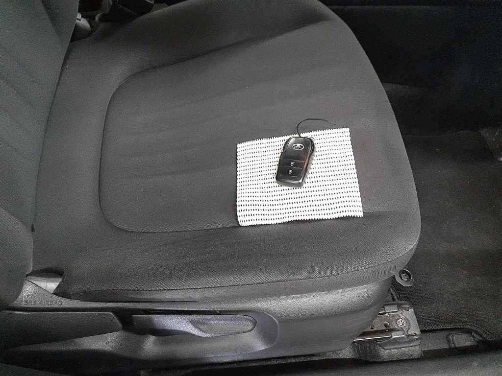 2021 Toyota Yaris ハイブリッドX auction photo 10
