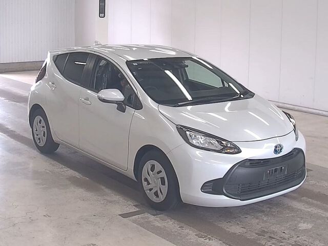 2022 Toyota Aqua X Japan auction vehicle