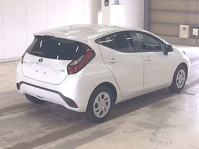 2022 Toyota Aqua X auction photo 5