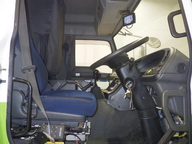 2015 Isuzu Refrigerated and frozen trucks auction photo 6