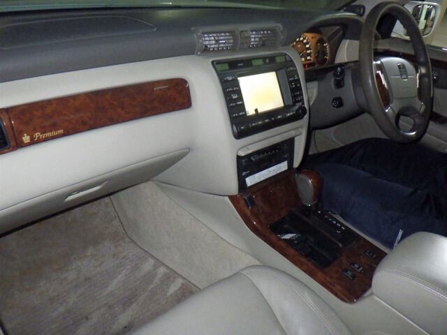2003 Toyota Crown R Saloon Premium auction photo 3