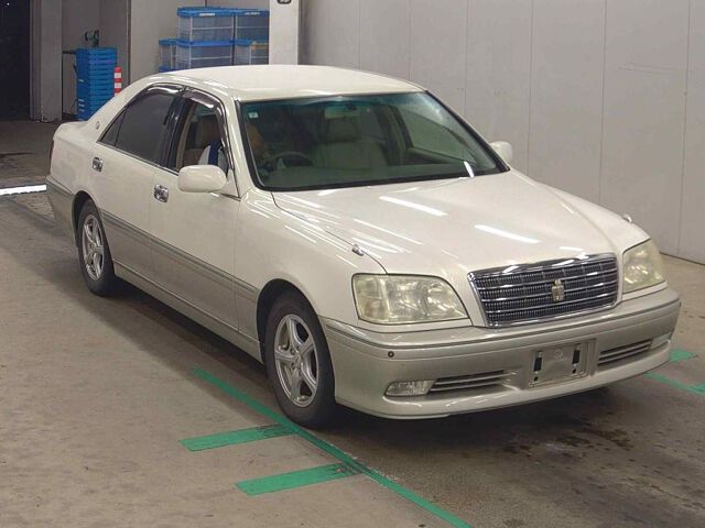 2003 Toyota Crown R Saloon Premium Japan auction vehicle