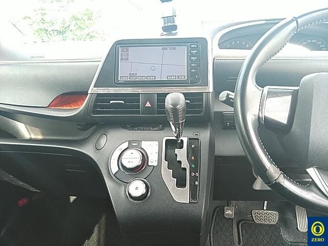 2016 Toyota Sienta 4WD G auction photo 6
