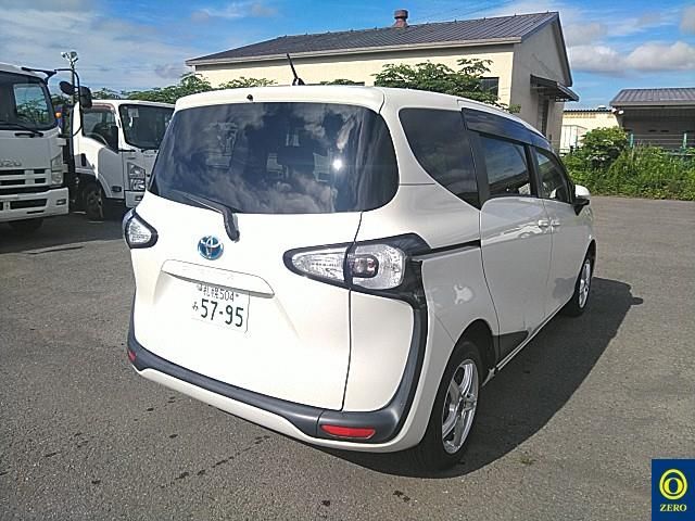 2016 Toyota Sienta 4WD G auction photo 4