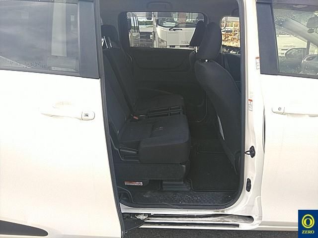 2016 Toyota Sienta 4WD G auction photo 8