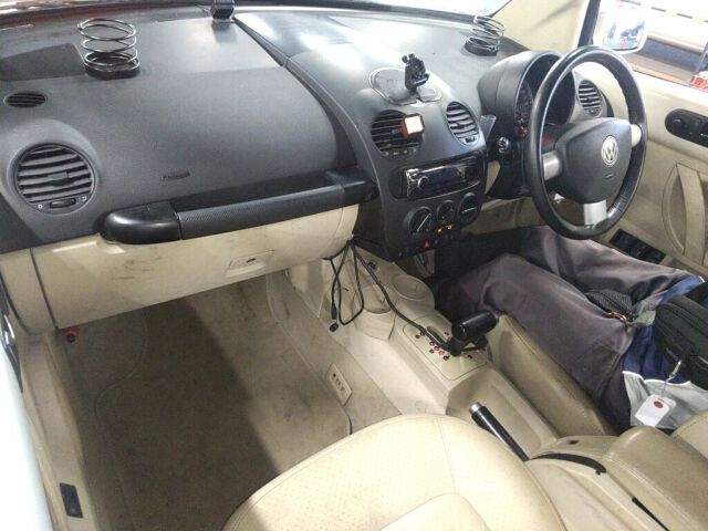 2005 Volkswagen ニュービートルカブリオレ auction photo 3