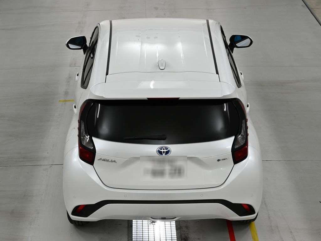 2025 Toyota Aqua G auction photo 8