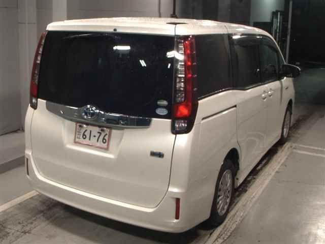 2015 Toyota Noah ハイブリッドG auction photo 5
