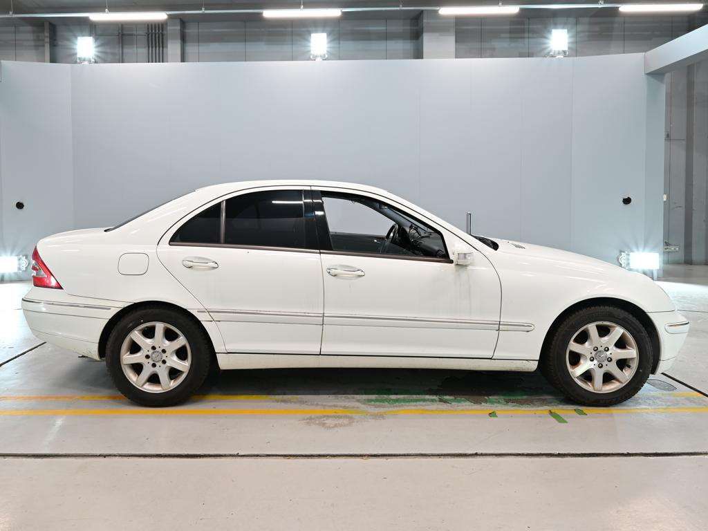 2003 Mercedes-Benz C-Class auction photo 3