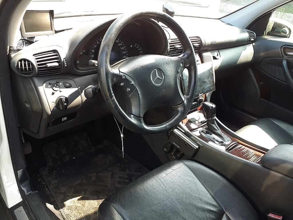 2003 Mercedes-Benz C-Class auction photo 9