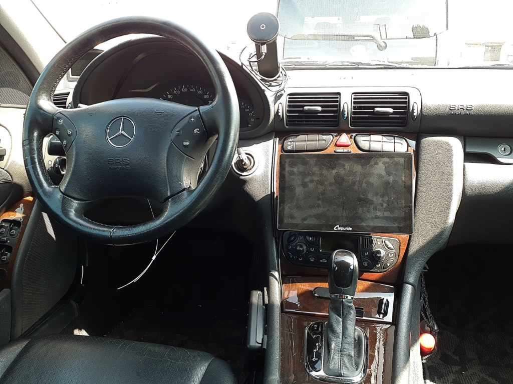 2003 Mercedes-Benz C-Class auction photo 11