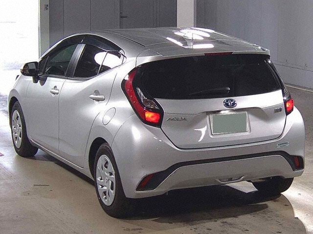2021 Toyota Aqua X auction photo 2