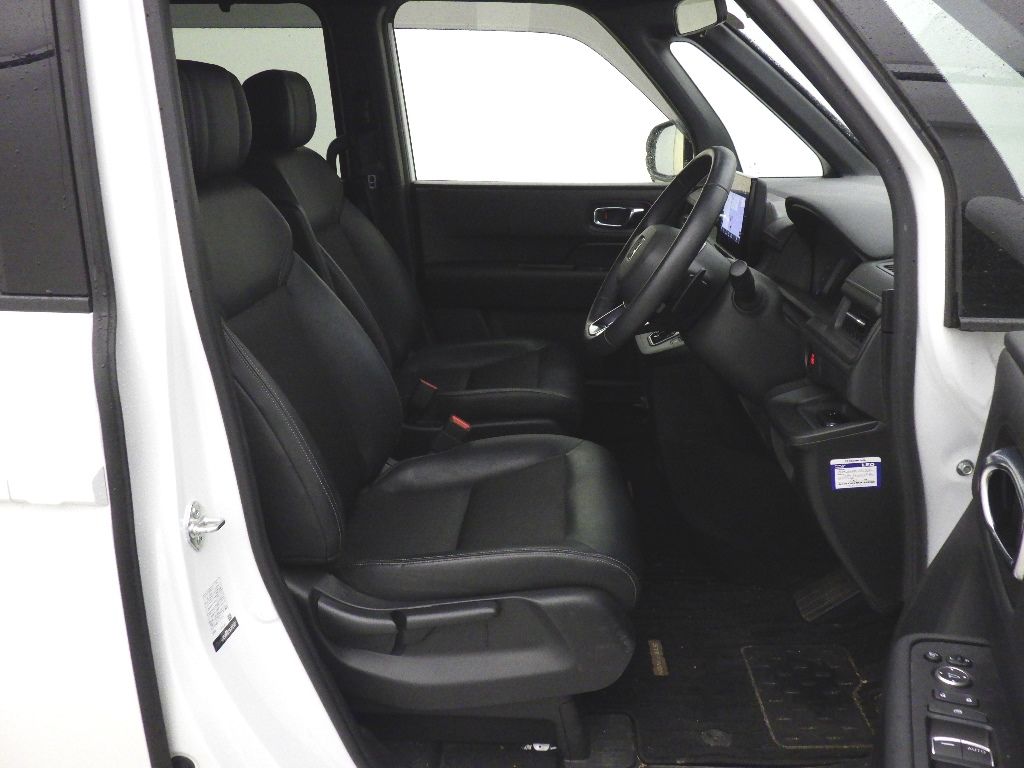 2023 Honda Stepwgn 4WD 8人 auction photo 6